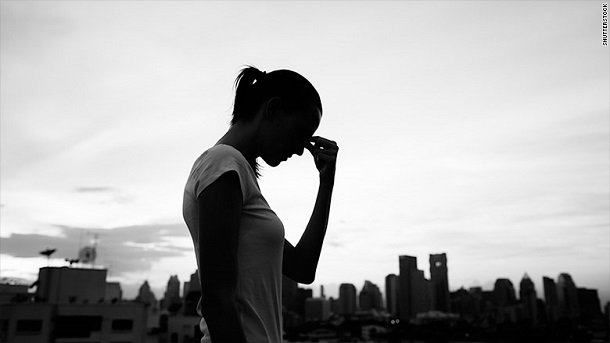 Чи повинні журналісти висвітлювати випадки самогубств? Аналіз психолога