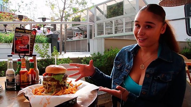 Російські телеканали показали фейковий сюжет про «Путінбургер»