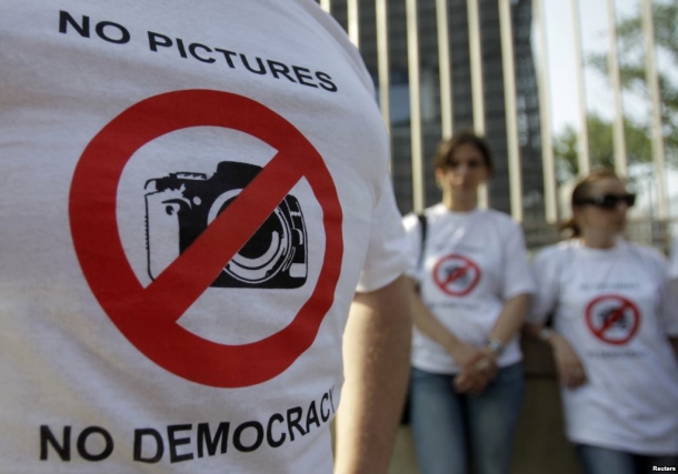 «Каналы у нас в основном пропагандистские, а большинство газет пахнет желтизной»