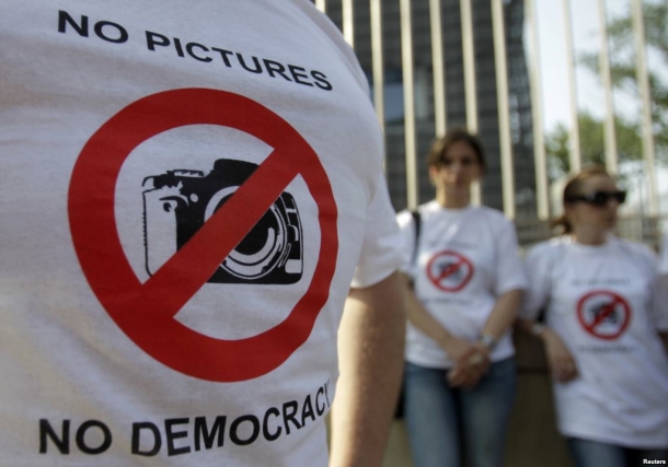 «Каналы у нас в основном пропагандистские, а большинство газет пахнет желтизной»